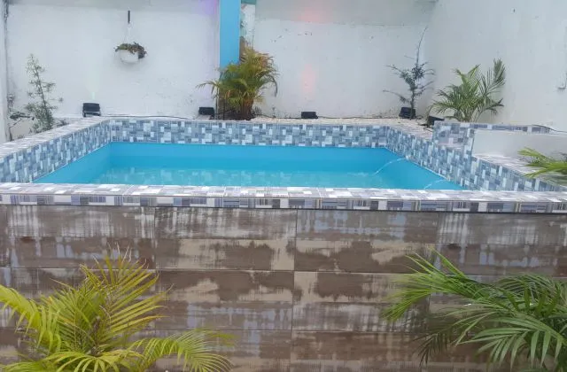 Hotel Bambux Colonial piscina